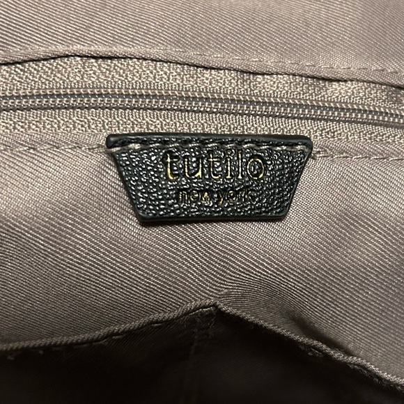 Chic Black and Red Shoulder Bag - Picture 7 of 12